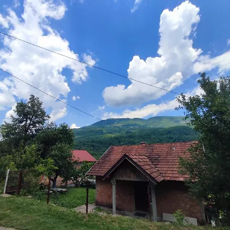 Honeyhouse Tjentiste, Foca Nyaraló Ivisovo Greblje